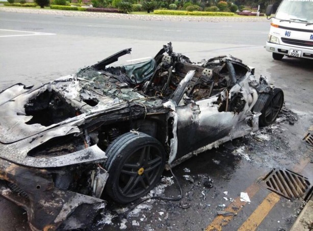 Ferrari F430 burnt to the ground in Hong Kong-1