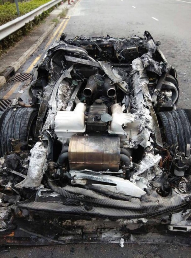 Ferrari F430 burnt to the ground in Hong Kong-3