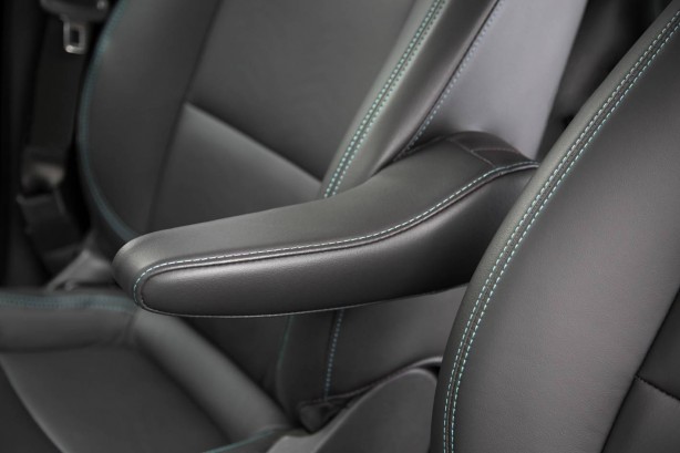 Holden Trax LTZ front centre armrest