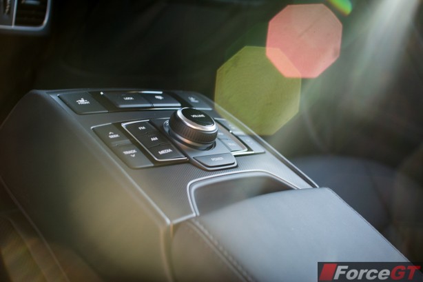 2015 Hyundai Genesis rear seat controls