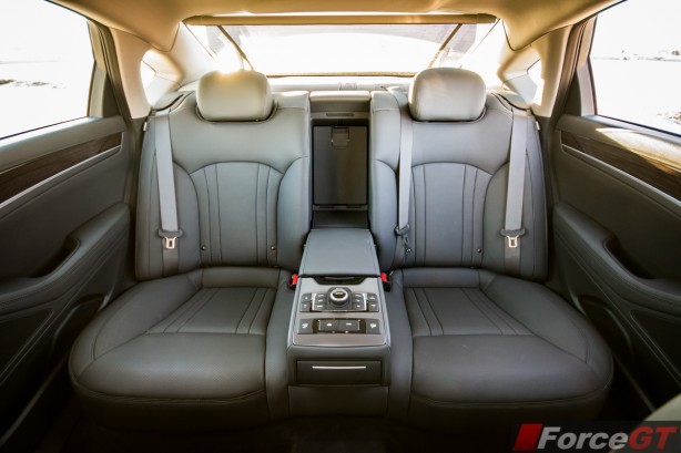 2015 Hyundai Genesis rear seats