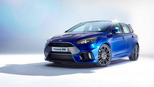 2015-ford-focus-rs-front-quarter