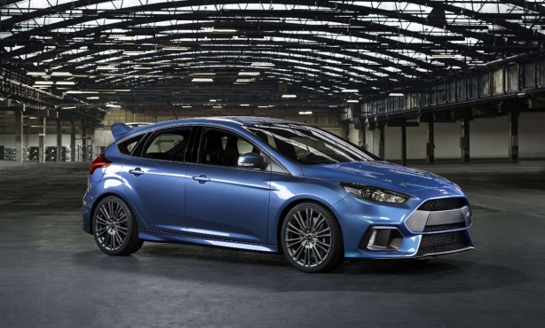 2016 Ford Focus RS front quarter
