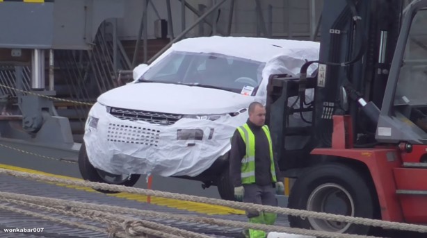 Damaged Range Rover Evoque lifted off Hoegh Osaka