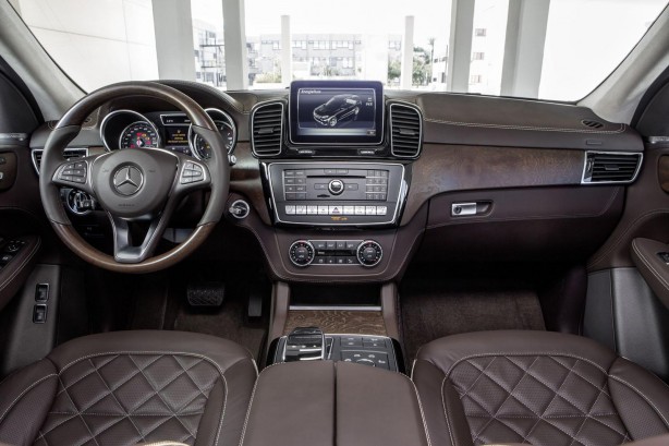 2016 Mercedes GLE interior