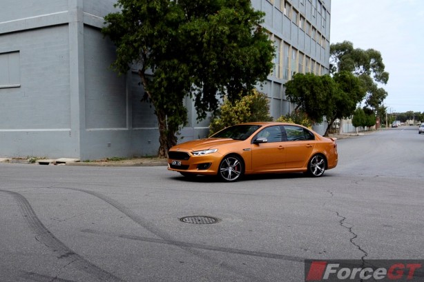 2015 Ford Falcon XR8 front quarter-1