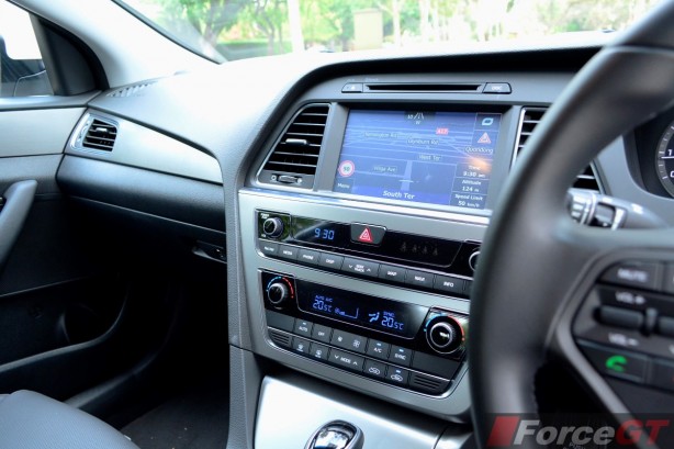 2015 Hyundai Sonata Elite 8-inch touchscreen
