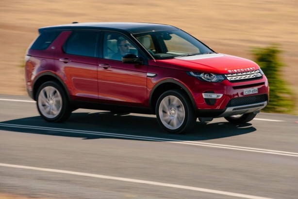 2015 Land Rover Discovery Sport HSE Luxury front quarter