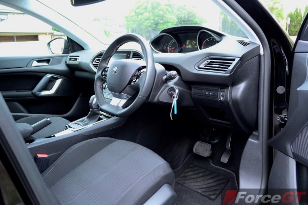 2015 Peugeot 308 Allure interior