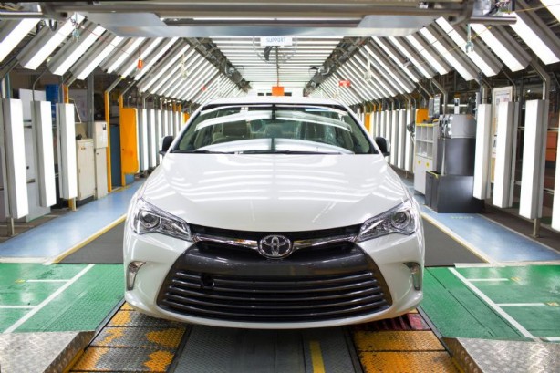 2015 Toyota Camry front