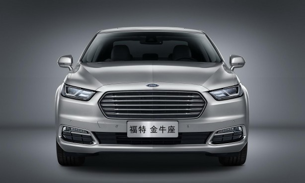 2016 Ford Taurus front