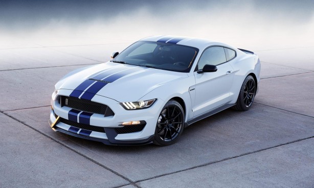 Ford Mustang Shelby GT350 front quarter