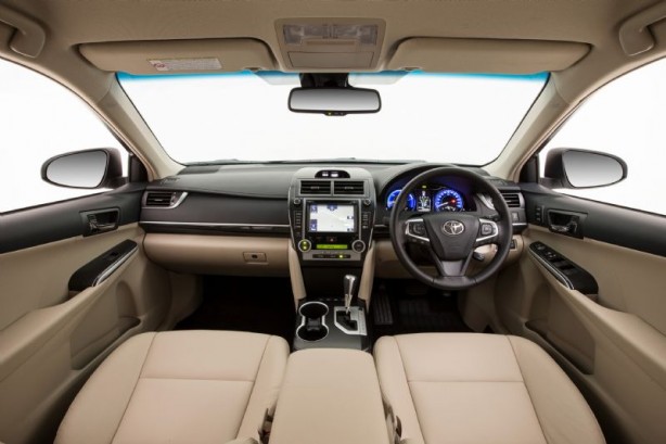 2015 Toyota Camry Atara SL Hybrid interior
