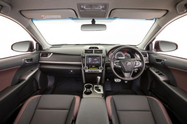 2015 Toyota Camry Atara interior