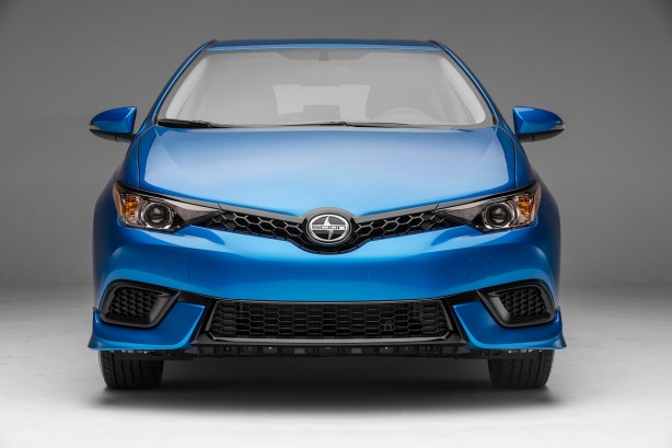 2016-toyota-corolla-hatch-facelift-front
