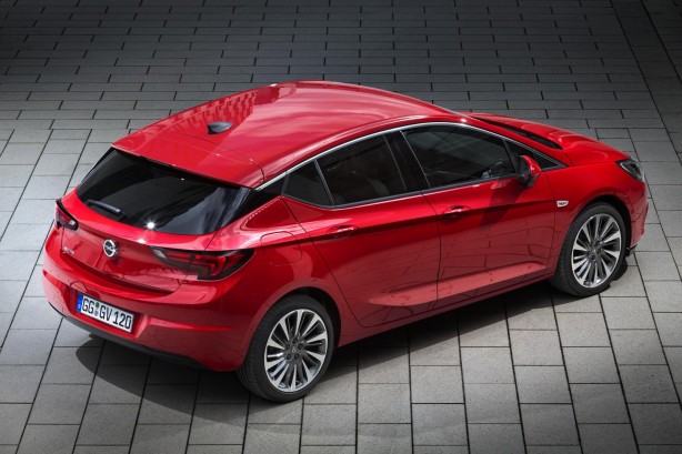 2016 Opel:Holden Astra rear quarter