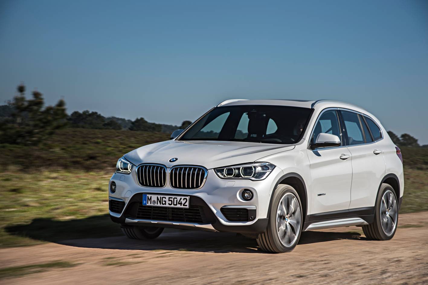 2016 BMW X1 officially unveiled 