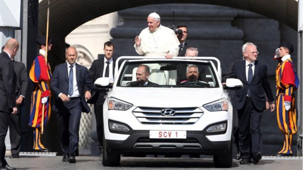 Hyundai Santa Fe Convertible Popemobile front