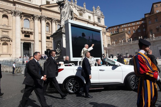 Hyundai Santa Fe Convertible Popemobile side
