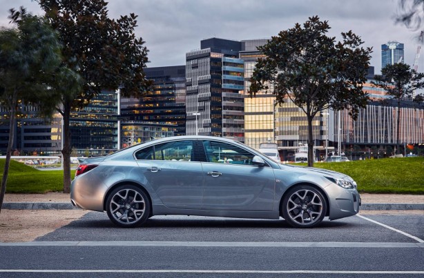 holden-insignia-vxr-sedan-side2