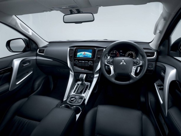 2016 Mitsubishi Challenger interior
