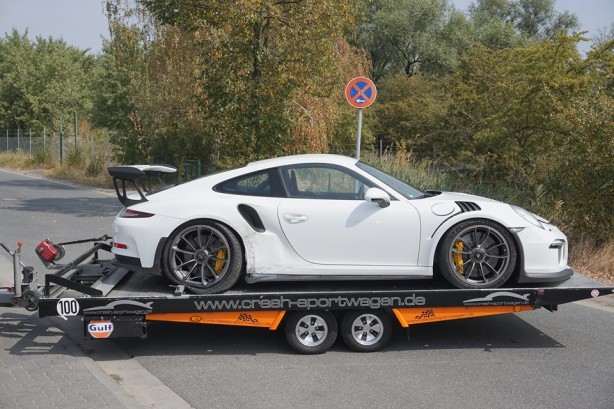 Porsche-991-GT3-RS-crash-04