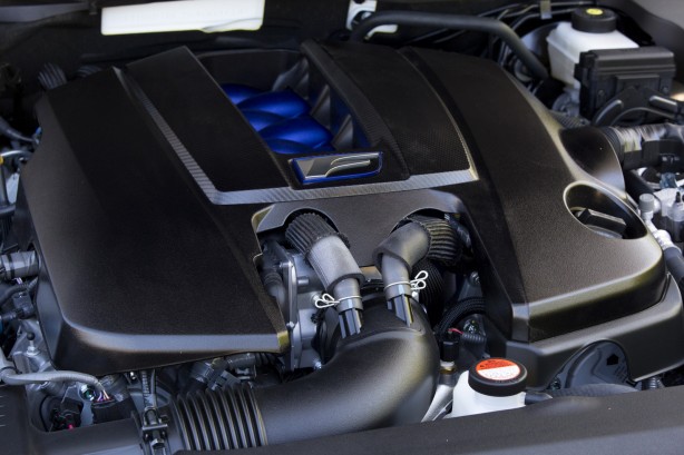 2016-Lexus-GS-F-V8-Engine-49