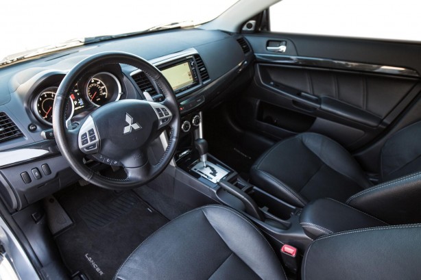 2016 Mitsubishi Lancer interior