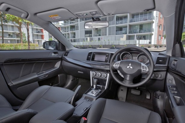 2016 Mitsubishi Lancer interior