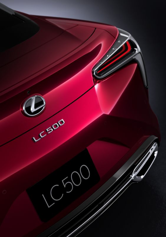 2017 Lexus LC 500 coupe rear-1