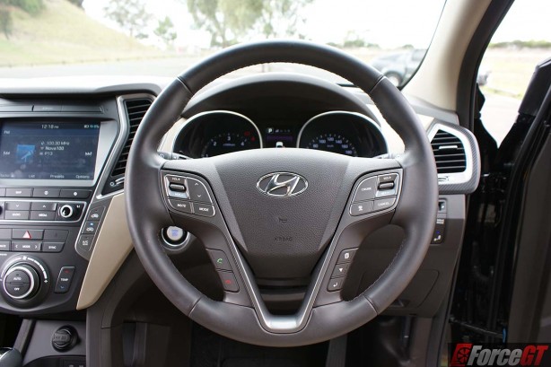 hyundai-cars-2016-hyundai-santa-fe-review-sr-automatic-steering-wheel
