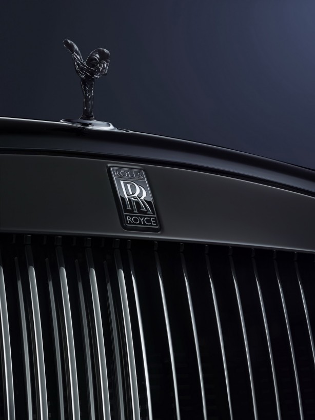 Rolls-royce-cars-ghost-black-badge-edition-2016-geneva-motor-show-grille-hood-ornament-signature