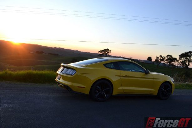 2016-ford-mustang-ecoboost-fastback-side2