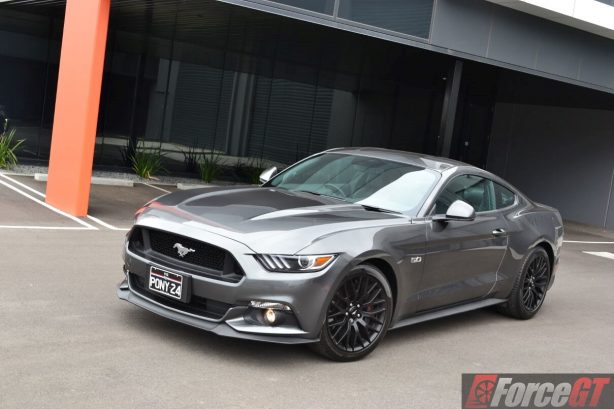 2016-ford-mustang-gt-fastback-front-quarter2