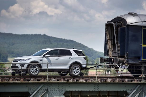 land-rover-discovery-sport-tows-train-1