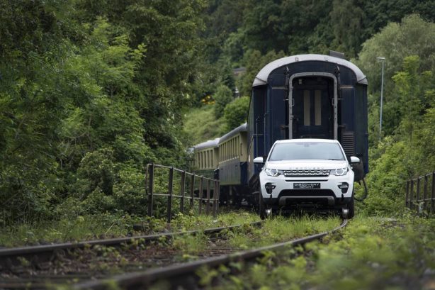 land-rover-discovery-sport-tows-train-4