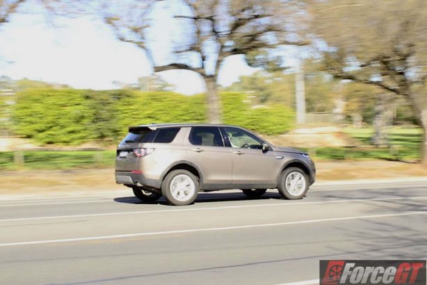 2016 Land Rover Discovery Sport side rolling