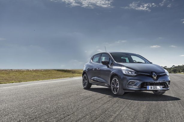 2017 renault clio front quarter-1