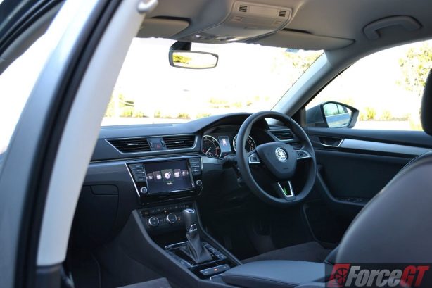 2016-skoda-superb-140tdi-wagon-interior