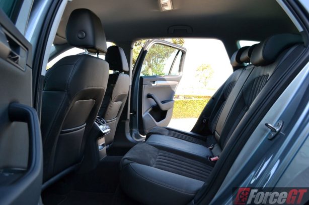 2016-skoda-superb-140tdi-wagon-rear-seats