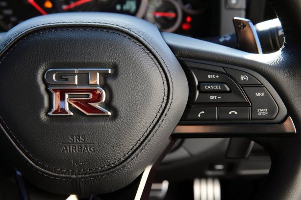 2017 nissan gt-r premium edition steering