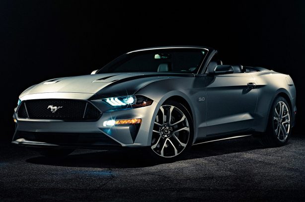 2018-Ford-Mustang-Convertible-front-three-quarter
